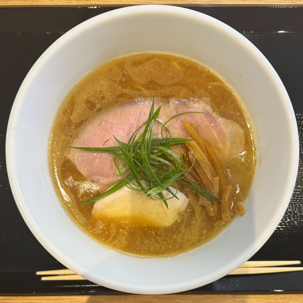 「濃厚醤油らぁ麺」@らぁ麺 鷹の羽の写真