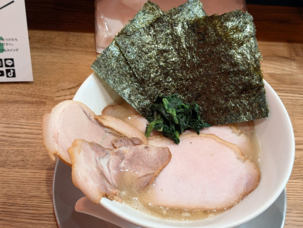 「特製塩とんこつラーメン」@なま醤油とんこつ フルスイングの写真