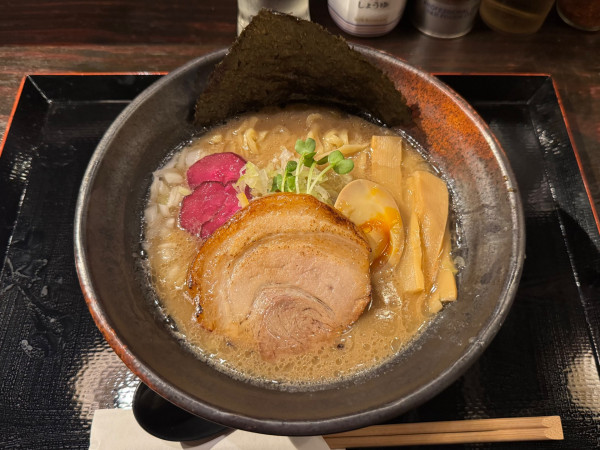 「泥醤油らーめん」@麺処 三虎の写真