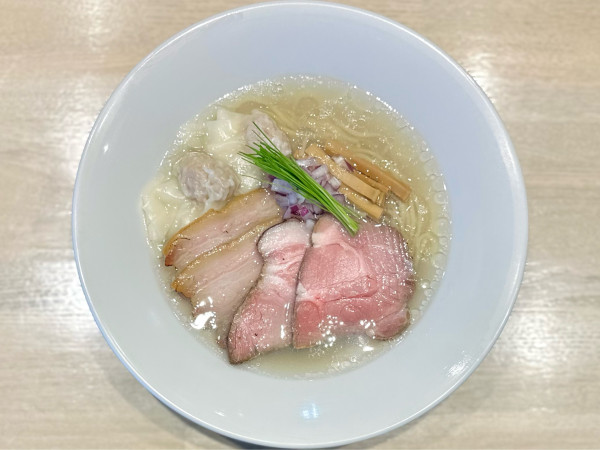 「★宍道湖しじみ中華蕎麦＜塩＞🍜¥1,200」@宍道湖しじみ中華蕎麦 琥珀 東京本店の写真