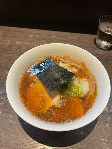 「醤油ワンタン」@支那そばや 本店の写真