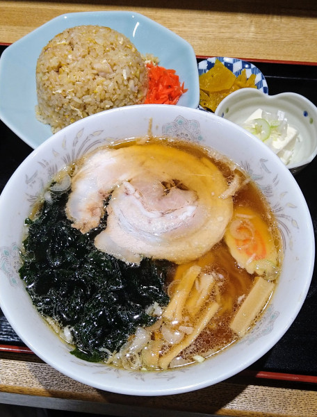 「醤油ラーメン＋ミニチャーハン」@三平食堂の写真