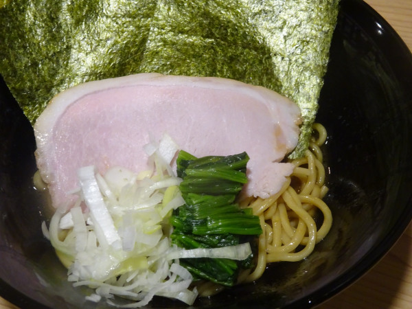 「黒まぜそば　並盛　180g　900円」@内勝家の写真