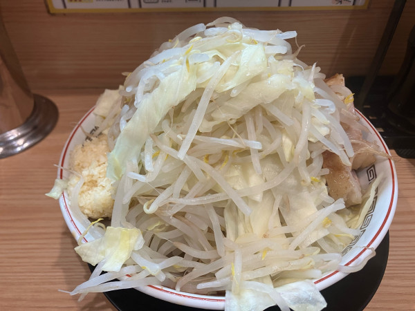「ミニラーメン950円(ニンニクマシマシ、野菜マシマシ)」@豚山 幡ヶ谷店の写真
