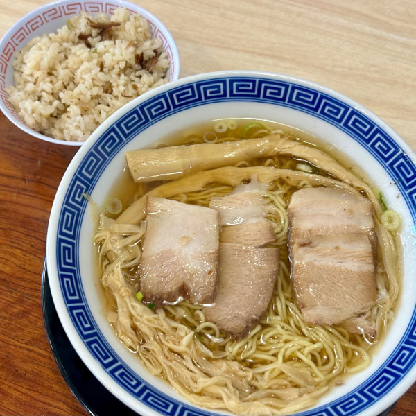 「支那そば＋チャーシューの炊き込みご飯（朝20食限定）」@支那そばへいきち 二代目 鹿嶋店の写真