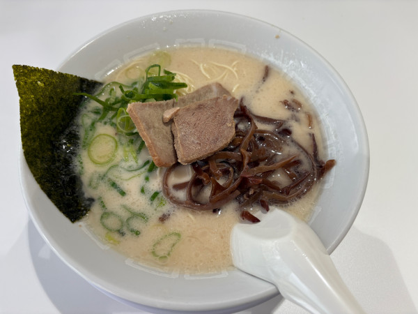 「ラーメン　替え玉2個750円」@博多天神 新宿御苑店の写真
