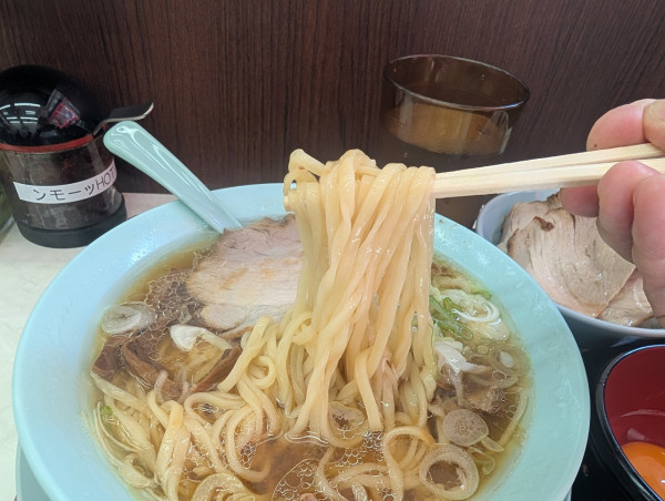 「中華そば750円＆生卵100円＆飯無料」@新橋ニューともちんラーメン 蒲田西口駅前店の写真