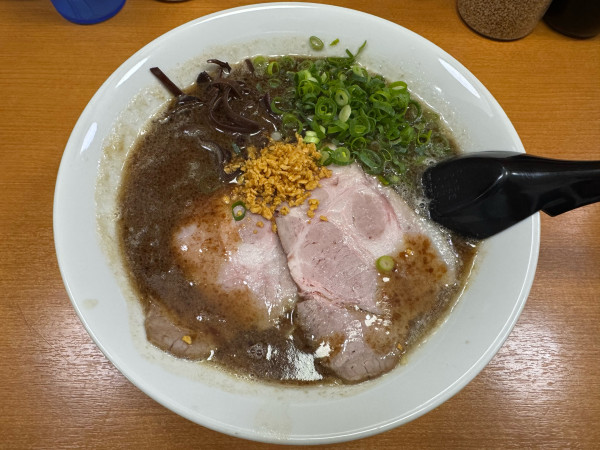 「黒ラーメン　880円」@ラーメンTonTonの写真