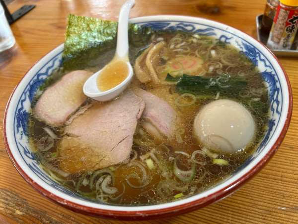 「焼豚ワンタン麺味玉入り」@白河手打中華 賀乃屋の写真
