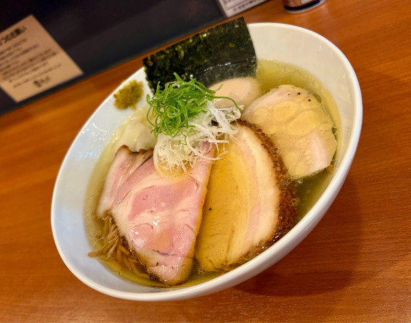 「塩特製ラーメン」@自家製手もみ麺 鈴ノ木の写真