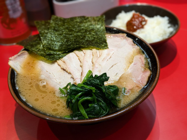「チャーシューメン大、ライス」@横浜ラーメン 真砂家の写真