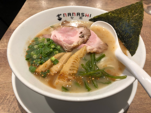 「七志ラーメン」@七志 町田店の写真
