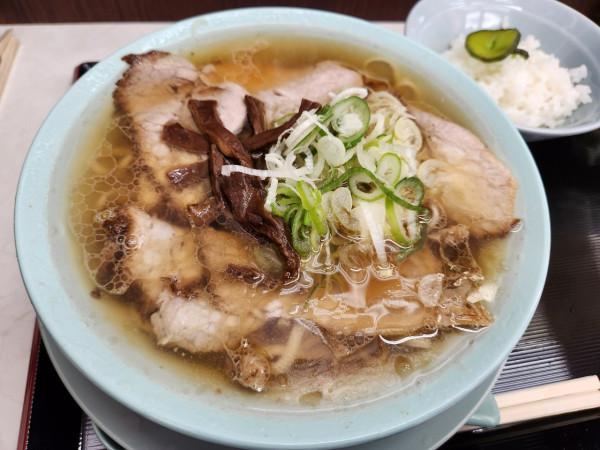 「中華そば　小ライス」@新橋ニューともちんラーメン 蒲田西口駅前店の写真