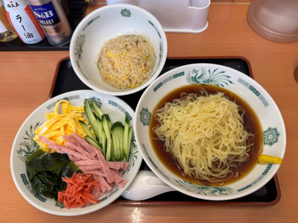 「【限定】黒酢しょうゆ冷し麺（半チャーハンセット）」@日高屋 金町北口店の写真