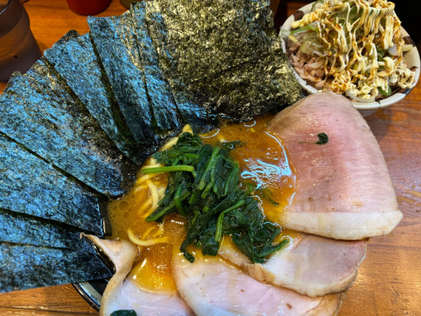 「チャーシュー麺＋海苔＋釜焼きチャーシュー丼」@末廣家の写真