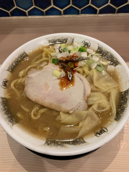 「すごい煮干しラーメン(1,200円)」@鮨とラーメン うおがしや 鶴屋町店の写真