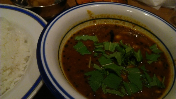 「豆カリー 5倍 980円＋玉ねぎのアチャール 100円」@エチオピア カリーキッチン 御茶ノ水ソラシティ店の写真