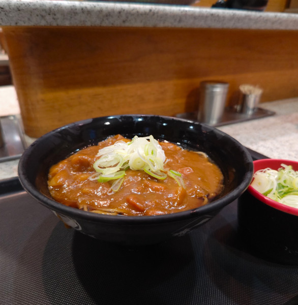 「カレーそば（￥600）+ネギ増し（￥50）」@名代 富士そば 昭和通り店の写真