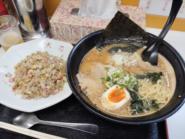 「すりばち 味噌 半チャーハン」@天芯らーめん 弥栄店の写真