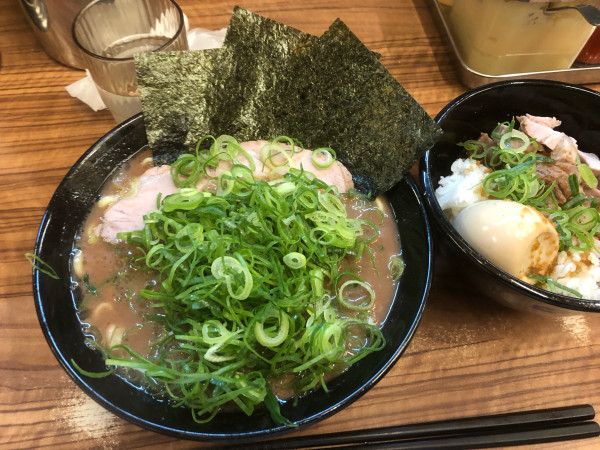 「九条ネギラーメン並(1,150円)、まかない飯(350円)」@横浜家系らーめん 二代目 武道家の写真