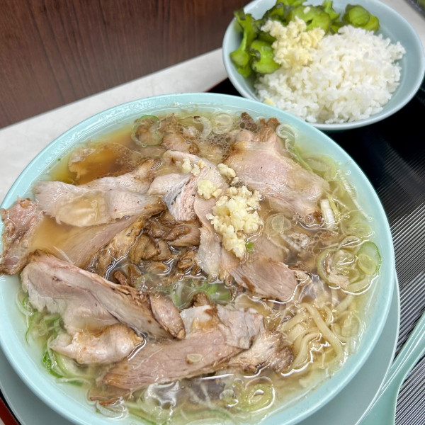 「チャーシュー麺＋無料めし 中」@新橋ニューともちんラーメン 蒲田西口駅前店の写真