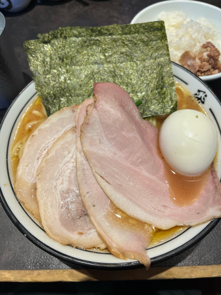 「特製ラーメン、中盛り」@らーめん飛粋の写真