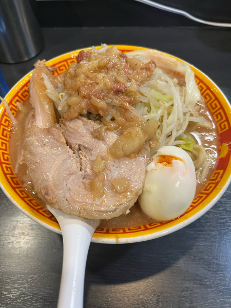 「ラーメン豚2枚ゆで玉子360gニンニク抜きアブラ増し」@えどもんどの写真