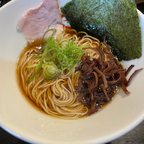 「朝ラーメン 醤油 600円」@燵家製麺の写真