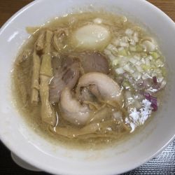 【限定】牛骨と丸鶏の白湯そば　味玉