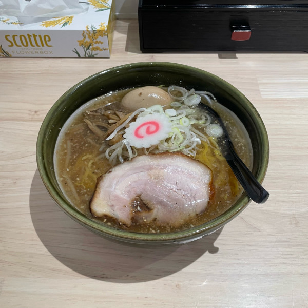 「塩ラーメン+味玉」@ラーメン郷の写真