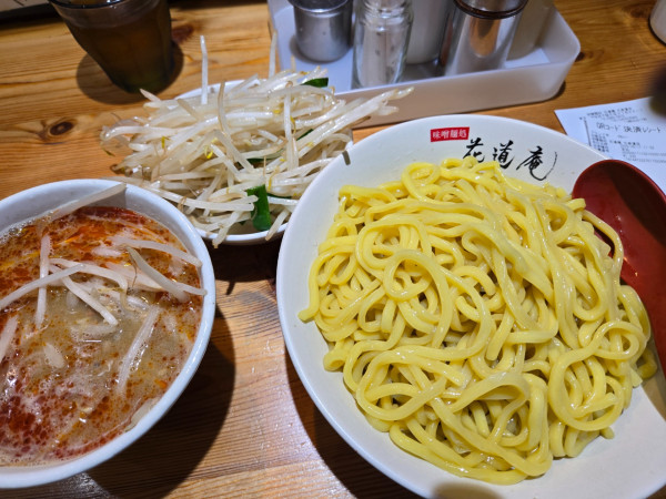 「辛味噌つけ麺大盛+野菜大盛」@味噌麺処 花道庵 北参道店の写真