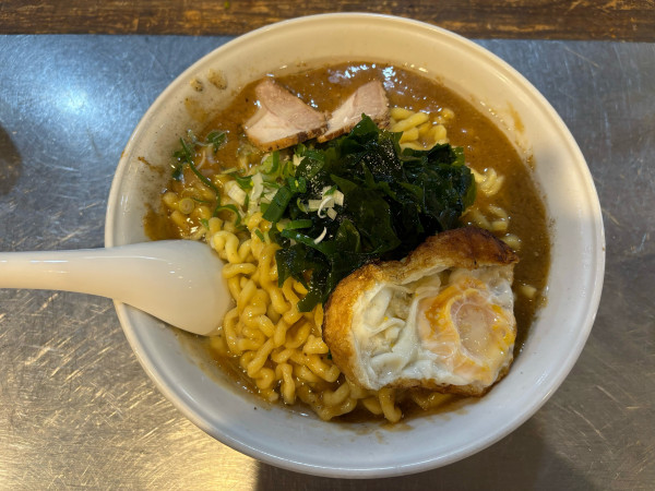 「中華そば中盛り目玉焼TP」@つけ麺・汁なし専門店 R 中村店の写真