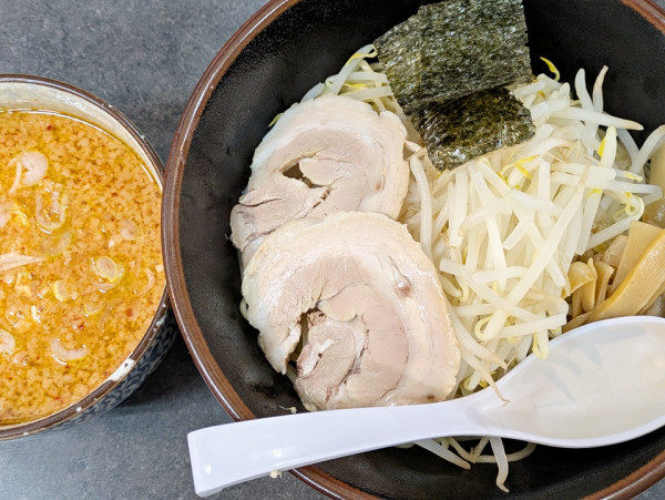 「ハッスル特製つけ麺（中盛）＋うま辛」@ハッスルラーメンホンマ 亀戸本店の写真