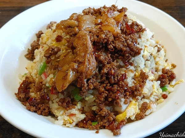 「肉油チャーハン（880円）」@麺と飯 トンじろの写真