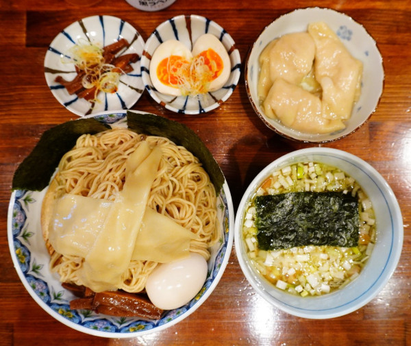 「奈つやのもちもち雲呑味玉つけそば＋味玉＋黒ラベル」@奈つやの中華そばの写真