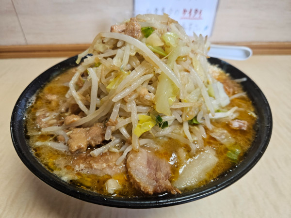 「みそらーめん、豚三枚、全マシ」@ラーメン二郎 京成大久保店の写真