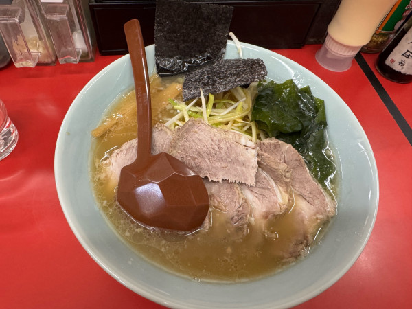 「ネギチャーシューメン 1350」@ニューラーメンショップ 扇橋店の写真