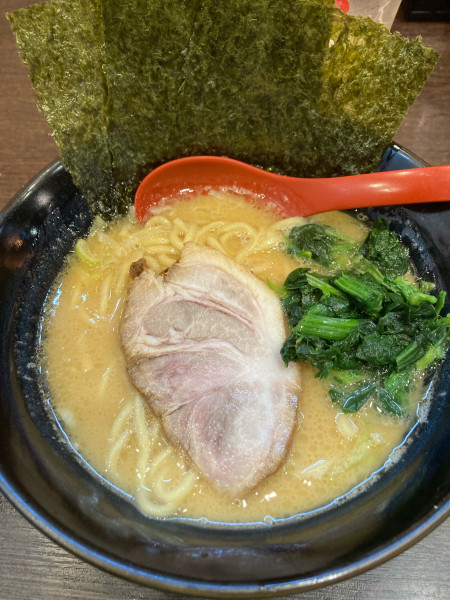 「豚骨醤油ラーメン　¥850」@ゴル麺。 野毛店の写真