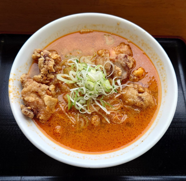 「赤城鶏の唐揚担々麺」@駒寄パーキングエリア 上り スナックコーナーの写真