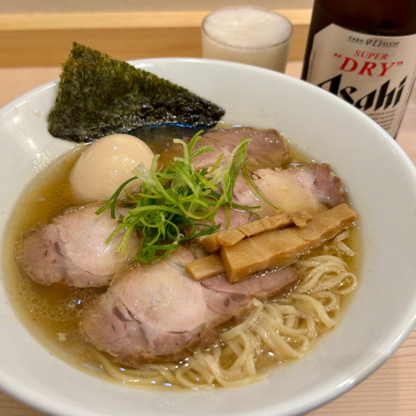「特製塩ラーメン＋瓶ビール（中瓶）」@ラーメンLab ろじっくの写真