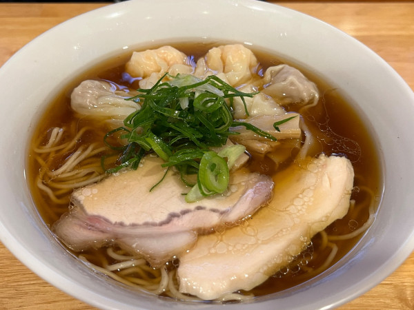 「肉と海老ワンタン麺（黒）」@支那そば くろ田の写真