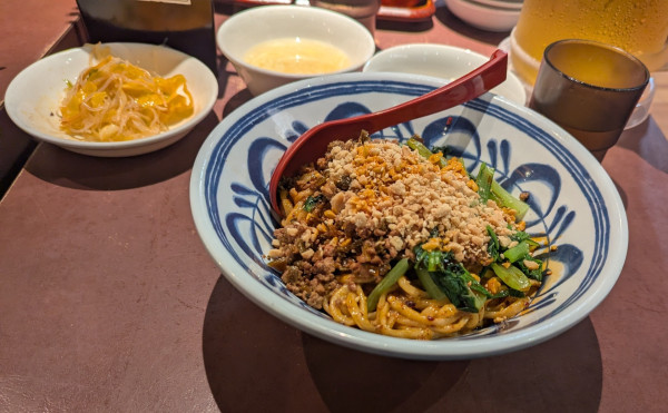 「汁無し担々麻辣刀削麺」@陳家私菜 新宿店の写真