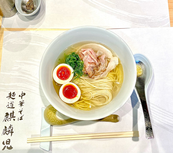 「味玉塩そば【ラフランスとゆずのペースト添え】」@麺道 麒麟児 大門店の写真
