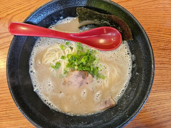 「塩豚骨+替玉」@ラーメン 脇やの写真
