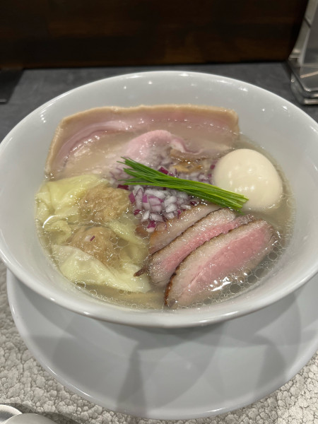 「中華蕎麦(塩)特上」@宍道湖しじみ中華蕎麦 琥珀 池袋店の写真