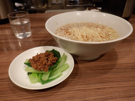 「しょうゆ麺（挽き肉と青菜）」@中華料理 HACHIの写真
