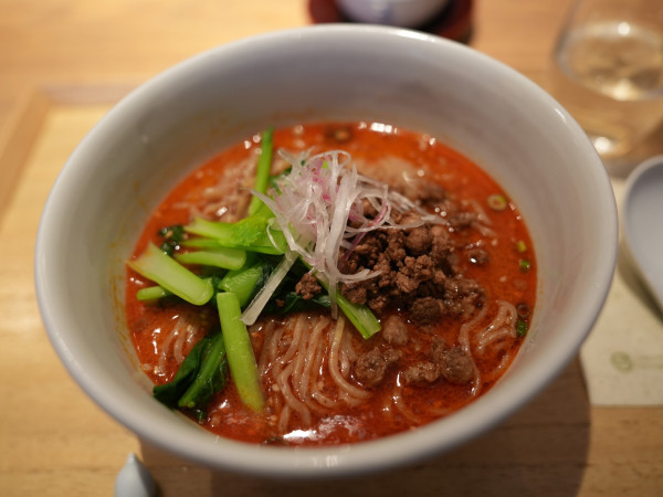 「粗挽き肉味噌の担々麺 大盛 山椒麺＋北京ダック」@はしづめの写真