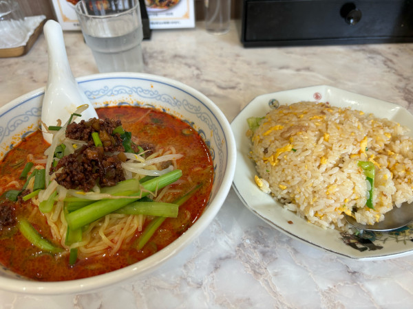 「担々麺➕半チャーハンセット　850」@満腹亭の写真