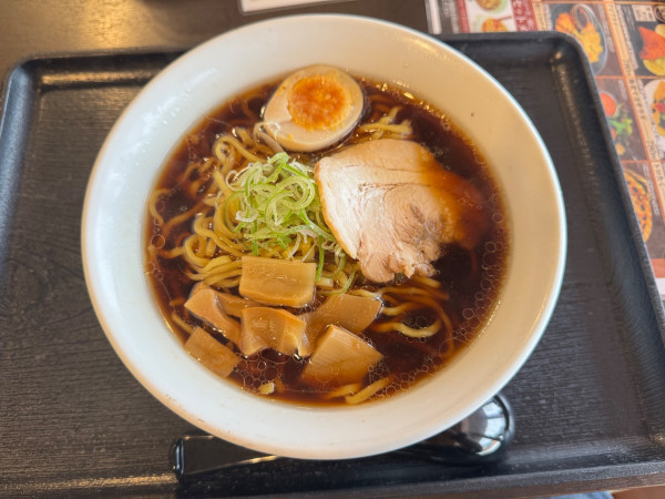 「旭川風醤油ラーメン 820円」@湯の郷ほのか 千葉蘇我店お食事処の写真
