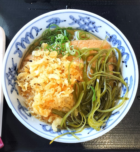 「きつねうどん(冷、並) 420円」@つるや製麺所の写真